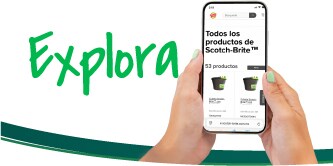 Imagen con pleca  verde y manos usando celular mobile para comprar en línea el catálogo Scotch-Brite de ecommerce.
