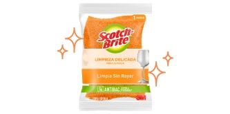 Empaque de una esponja Scotch-Brite Cero Rayas color naranja para limpieza delicada, con texto que indica “Limpia sin rayar” y un ícono de copa para resaltar su uso en superficies delicadas
