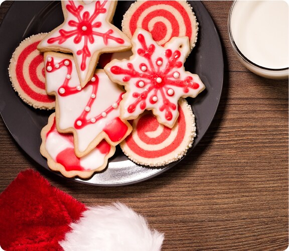 Plato con galletas navideñas.
